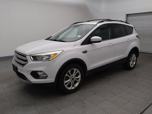 Used 2018 Ford Escape SE w/ SE Sync 3 Package AWD/4WD image 2