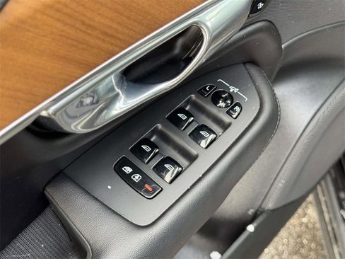 Certified 2023 Volvo XC90 B6 Core w/ Protection Package Premier image 15