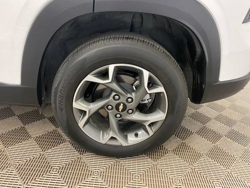 Used 2025 Chevrolet Trax LT FWD image 10