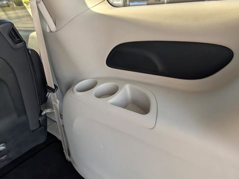 Used 2018 Chrysler Pacifica Touring Plus FWD image 45