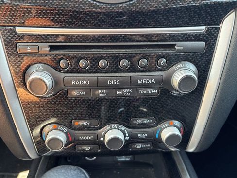 Used 2020 Nissan Pathfinder SL AWD/4WD image 29