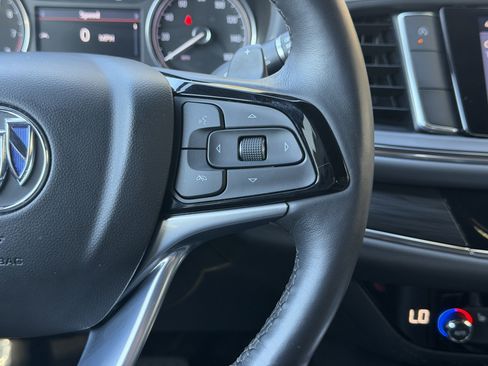 Used 2023 Buick Enclave Essence image 32