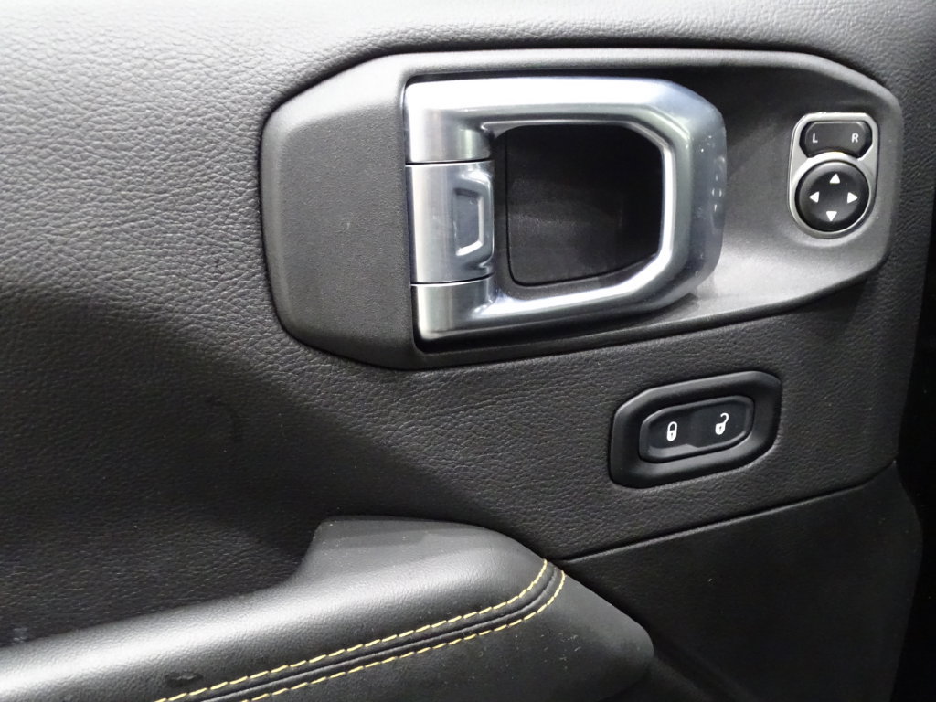Used 2024 Jeep Wrangler Unlimited Sahara AWD/4WD image 17