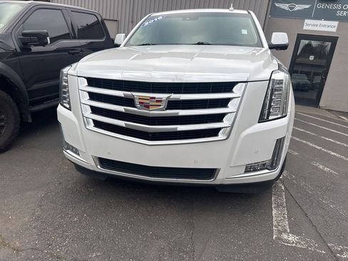 Used 2016 Cadillac Escalade Luxury image 2