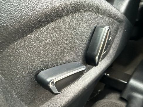 Used 2018 Ford Explorer XLT w/ Equipment Group 202A image 14