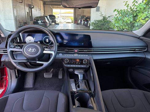 Used 2025 Hyundai Elantra SEL FWD image 34
