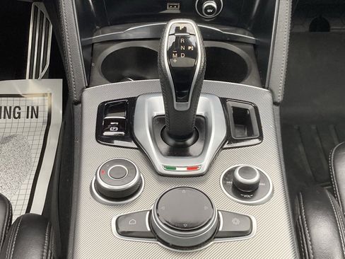 Used 2022 Alfa Romeo Stelvio Veloce image 19