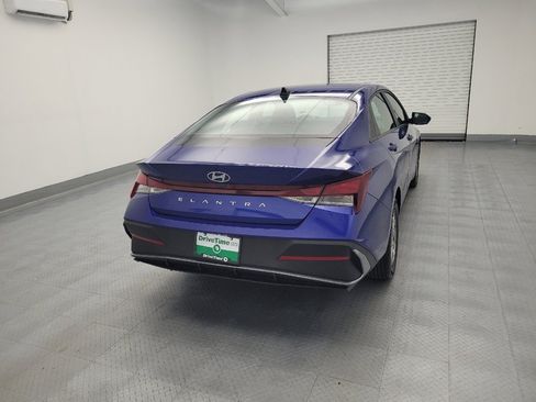 Used 2025 Hyundai Elantra SE FWD image 7