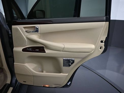 Used 2015 Lexus LX 570 4WD image 25