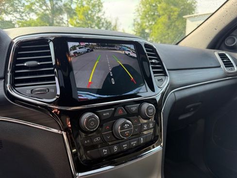 Used 2019 Jeep Grand Cherokee Limited AWD/4WD image 22
