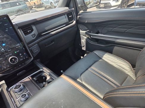 Used 2023 Ford Expedition Platinum AWD/4WD image 16