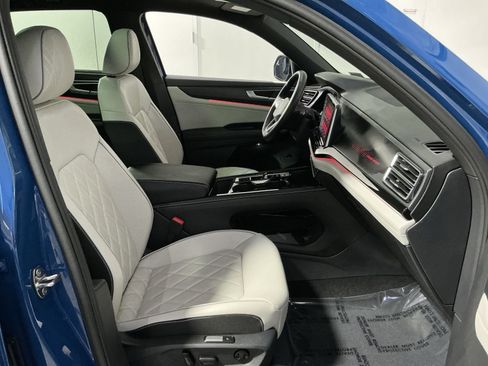 Used 2025 Volkswagen Atlas Cross Sport SEL Premium R-Line AWD/4WD image 27
