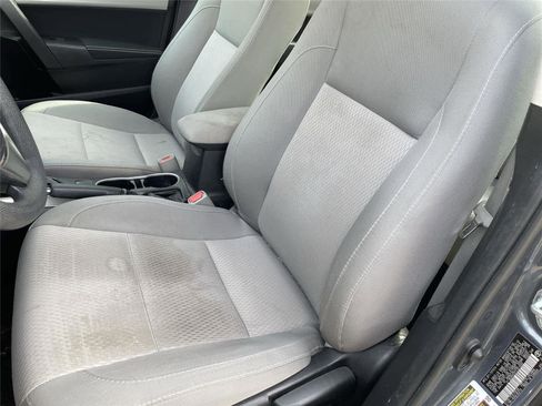 Used 2015 Toyota Corolla LE image 9