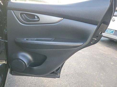 Used 2021 Nissan Rogue Sport S image 18