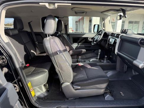 Used 2014 Toyota FJ Cruiser 4WD image 10