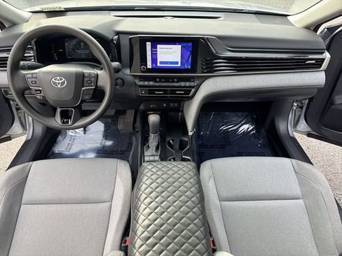 Used 2025 Toyota Camry LE image 9