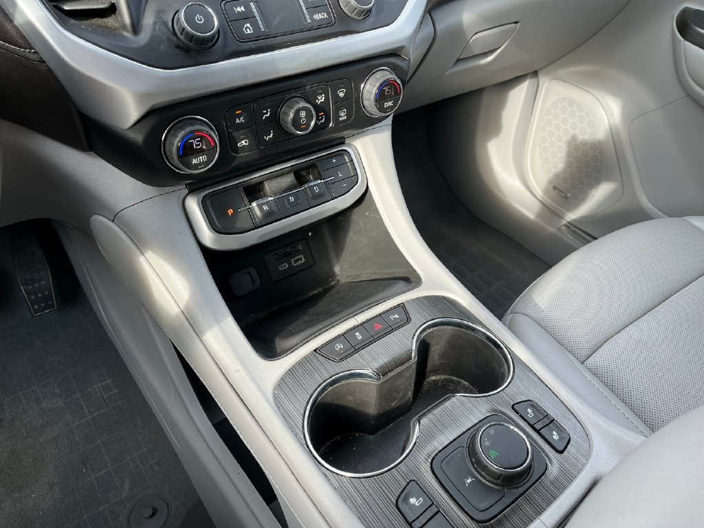 Used 2023 GMC Acadia SLT w/ LPO, Floor Liner Package FWD image 15