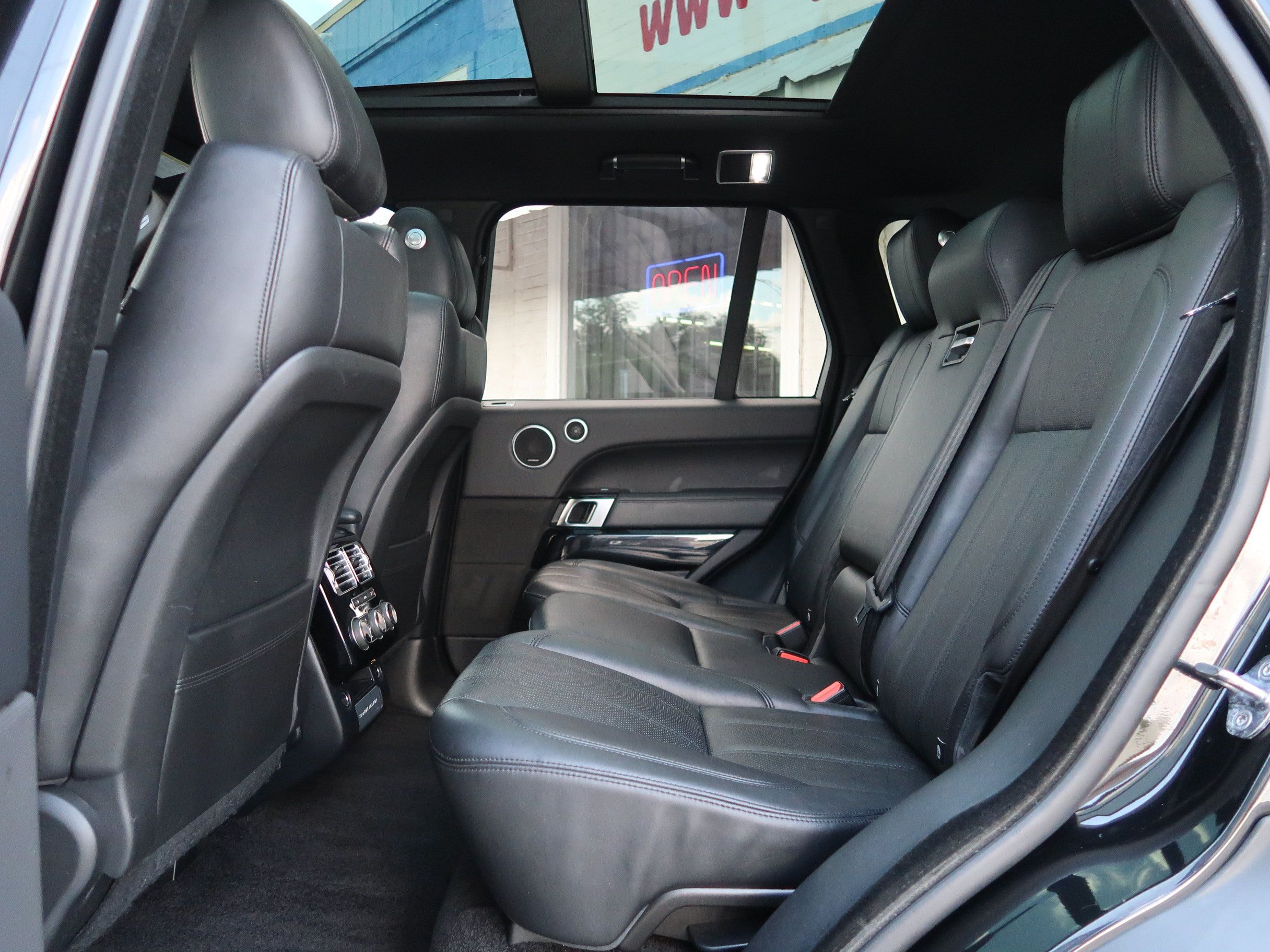 Used 2017 Land Rover Range Rover HSE AWD/4WD image 32