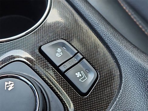 Used 2022 GMC Acadia AT4 w/ Preferred Package image 27