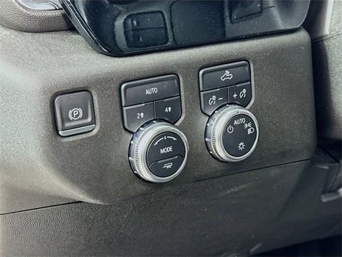 Used 2024 GMC Sierra 1500 SLE image 10