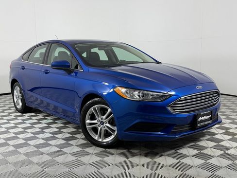 Used 2018 Ford Fusion SE image 2