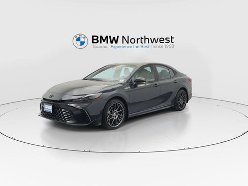 Used 2025 Toyota Camry SE AWD/4WD image 9
