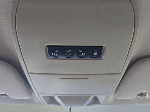 Used 2013 Dodge Grand Caravan SXT w/ UConnect Hands-Free Group FWD image 17