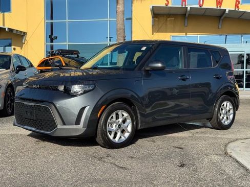 Certified 2023 Kia Soul LX w/ LX Technology Package image 2