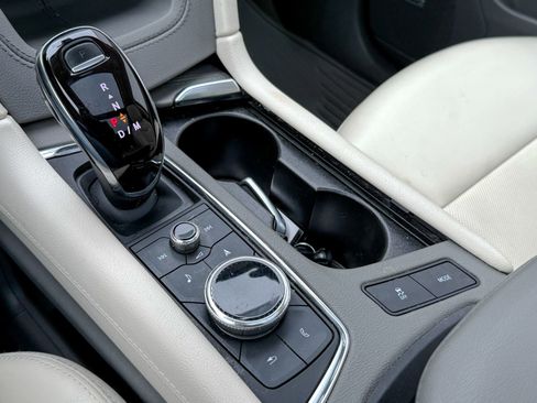 Certified 2022 Cadillac XT5 Premium Luxury image 20