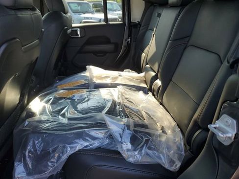 New 2025 Jeep Gladiator Sport image 17