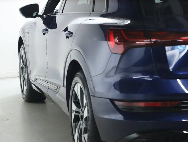 Used 2022 Audi e-tron Premium AWD/4WD image 45