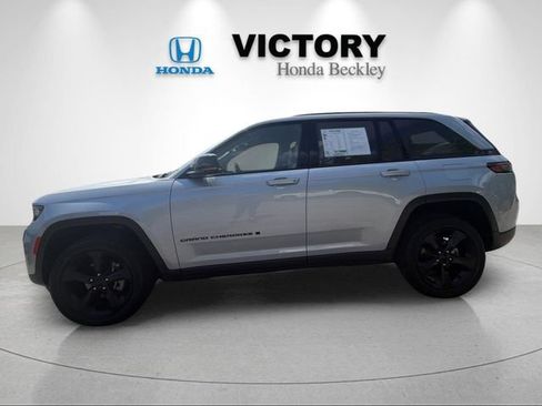Used 2023 Jeep Grand Cherokee Altitude AWD/4WD image 2