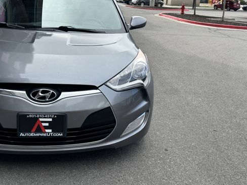 Used 2012 Hyundai Veloster w/ Style Pkg image 11