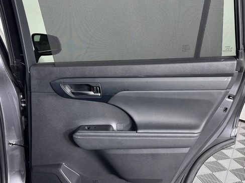 Used 2024 Toyota Highlander XLE image 30