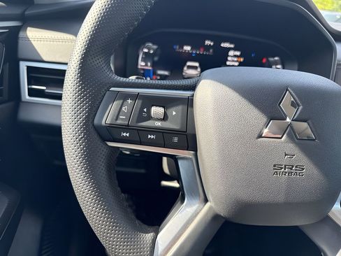 Used 2024 Mitsubishi Outlander SE Black Edition FWD image 15