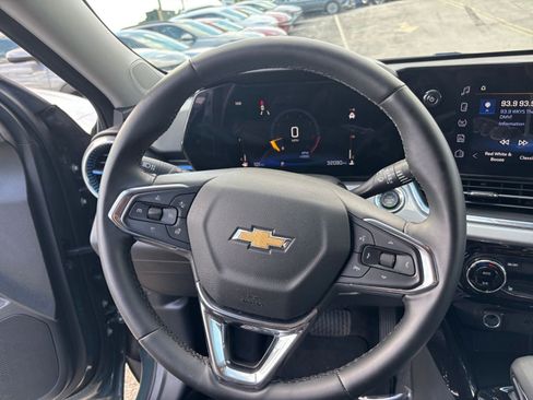 Used 2025 Chevrolet Trax LT w/ LT Convenience Package FWD image 27