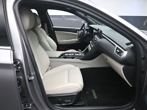 Used 2023 Genesis G70 2.0T image 25