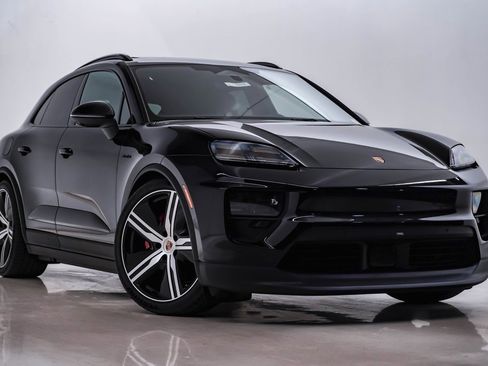 New 2025 Porsche Macan 4S Electric image 8