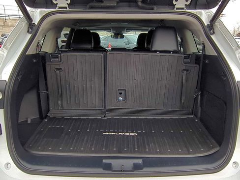 Used 2022 Toyota Highlander XLE image 35