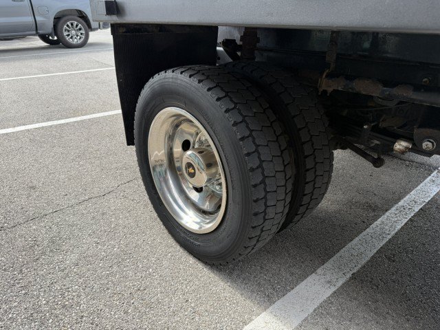 Used 2015 Ford F550 2WD Regular Cab Super Duty image 17