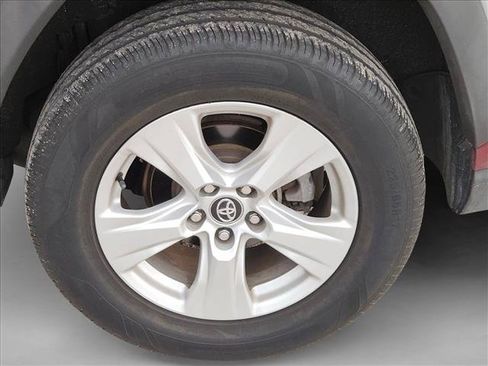 Used 2020 Toyota RAV4 XLE FWD image 6