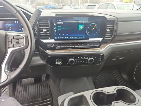 Used 2023 Chevrolet Silverado 1500 LT image 17