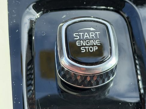 Certified 2023 Volvo XC60 T8 Ultimate image 28