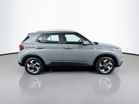 Used 2021 Hyundai Venue SEL FWD image 6