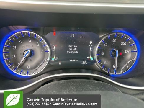 Used 2024 Chrysler Pacifica Touring-L image 15