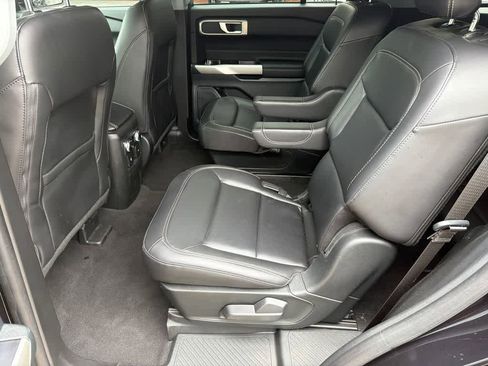 Used 2023 Ford Explorer XLT w/ Equipment Group 202A AWD/4WD image 18
