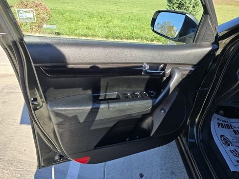 Used 2011 Kia Sorento LX image 27