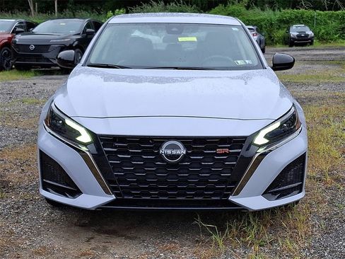 Used 2024 Nissan Altima 2.5 SR image 2