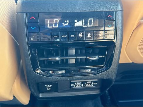 Used 2024 Jeep Grand Cherokee L Summit AWD/4WD image 28