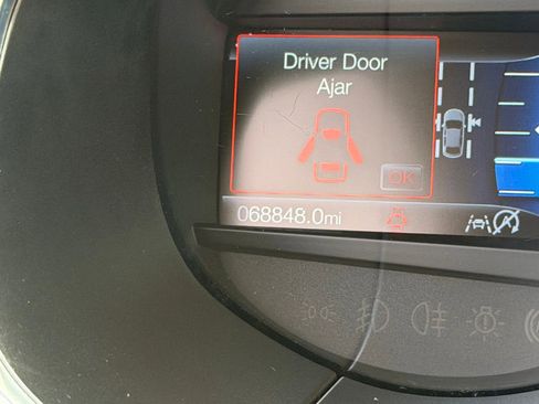 Used 2019 Ford Edge Titanium w/ Equipment Group 301A AWD/4WD image 20